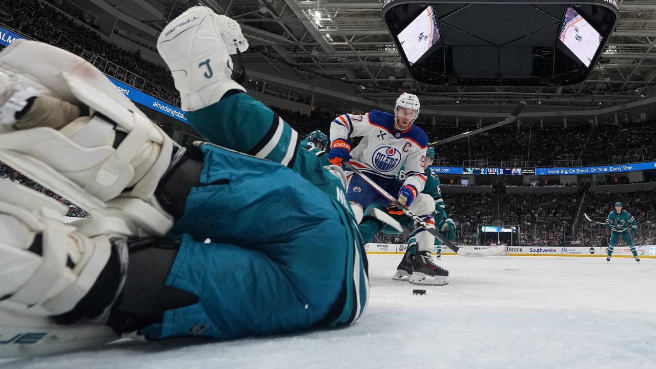 McDavid powers Oilers with superb 5-point game