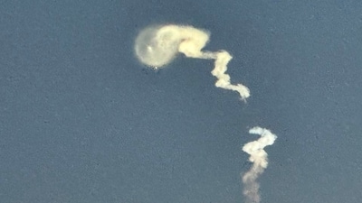 A strange white smoke like matter was seen in Fresno skies, prompting questions. (Facebook/Kris Kuyper)