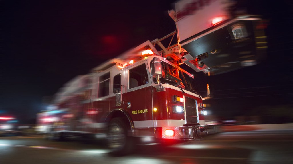 Oakland fire puts out blaze on San Leandro Street