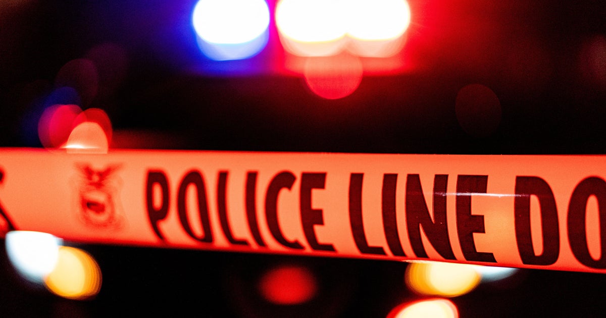 Roseville police search for suspects after home invasion at apartment complex