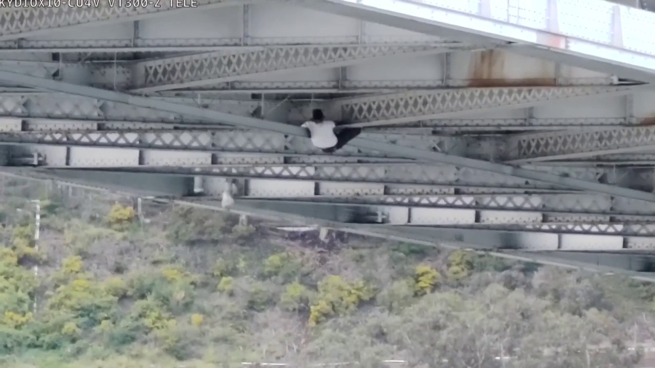 San Francisco car thief climbs under Bay Bridge to evade police