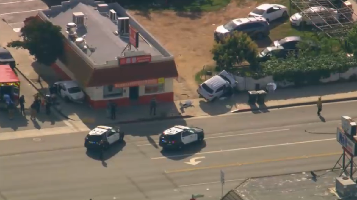 Police chase ends at scene of unrelated crash in San Gabriel Valley – NBC Los Angeles