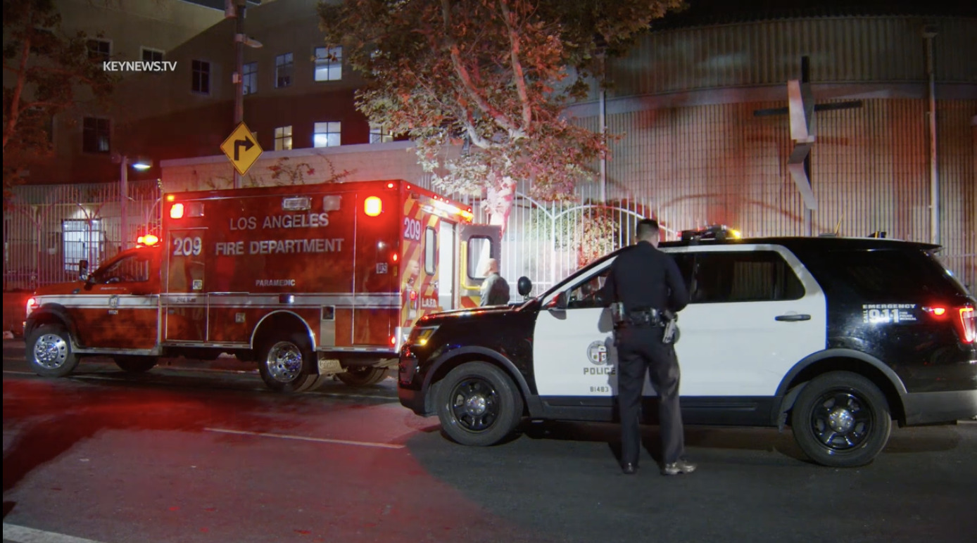 Man fatally shot while sitting in car in DTLA Skid Row | 2 Urban Girls
