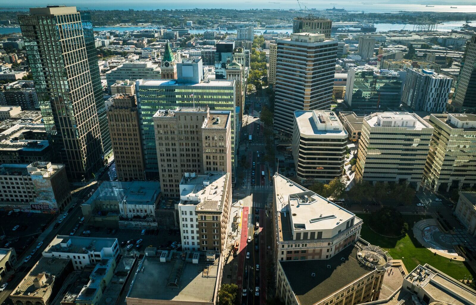 More than one-third of downtown Oakland office space is empty, report says