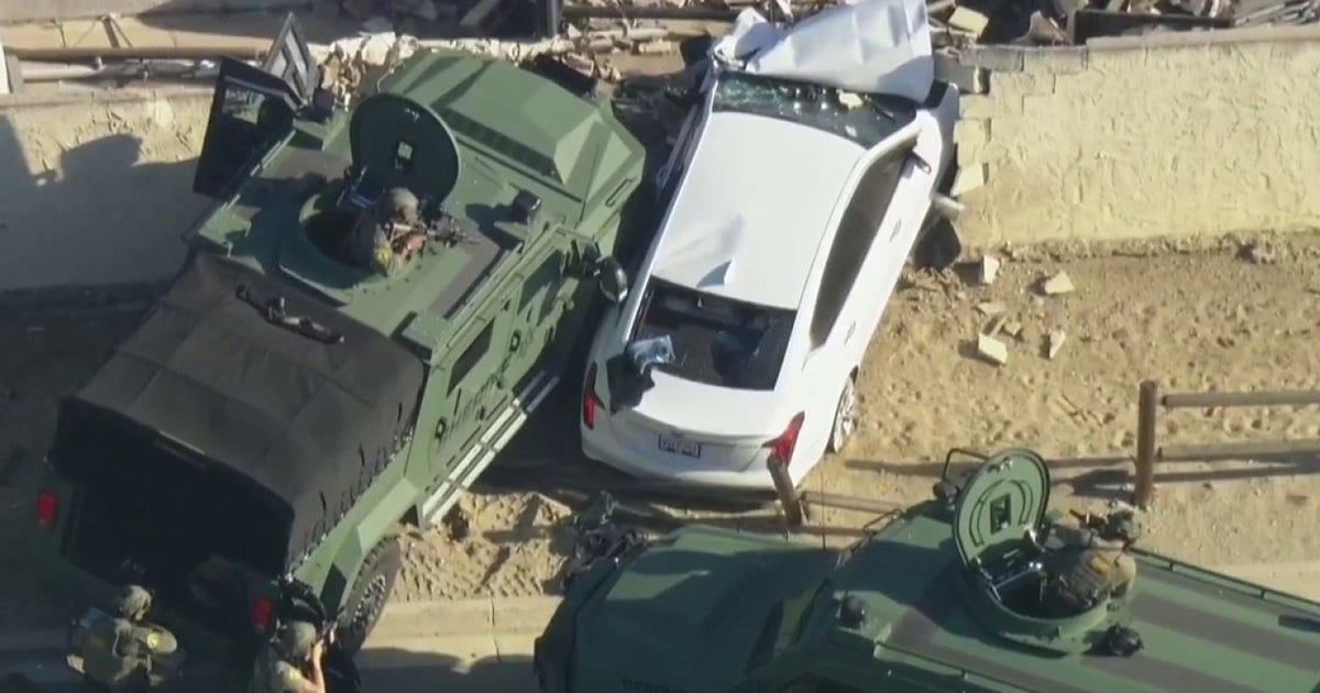 California SWAT standoff goes for 2 hours after police chase ends in crash in Jurupa Valley