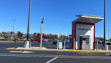 Una mujer fue hospitalizada y acuchillada varias veces mientras estaba en un cajero automático del Bank of America en Mira Mesa el 15 de junio de 2024. (NBC 7 San Diego)