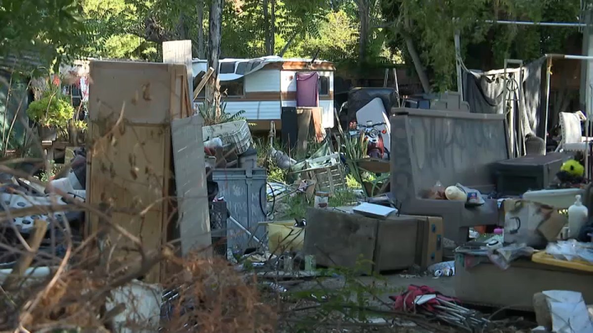 North Hollywood residents say vacant lot has been neighborhood nuisance – NBC Los Angeles