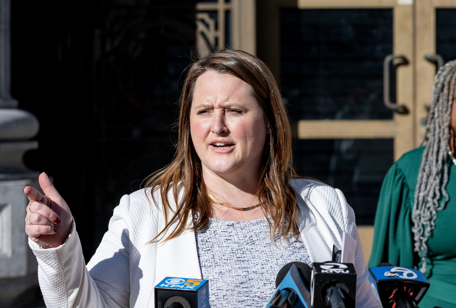 Former mayoral staffer sues Oakland, says she was fired for blowing the whistle