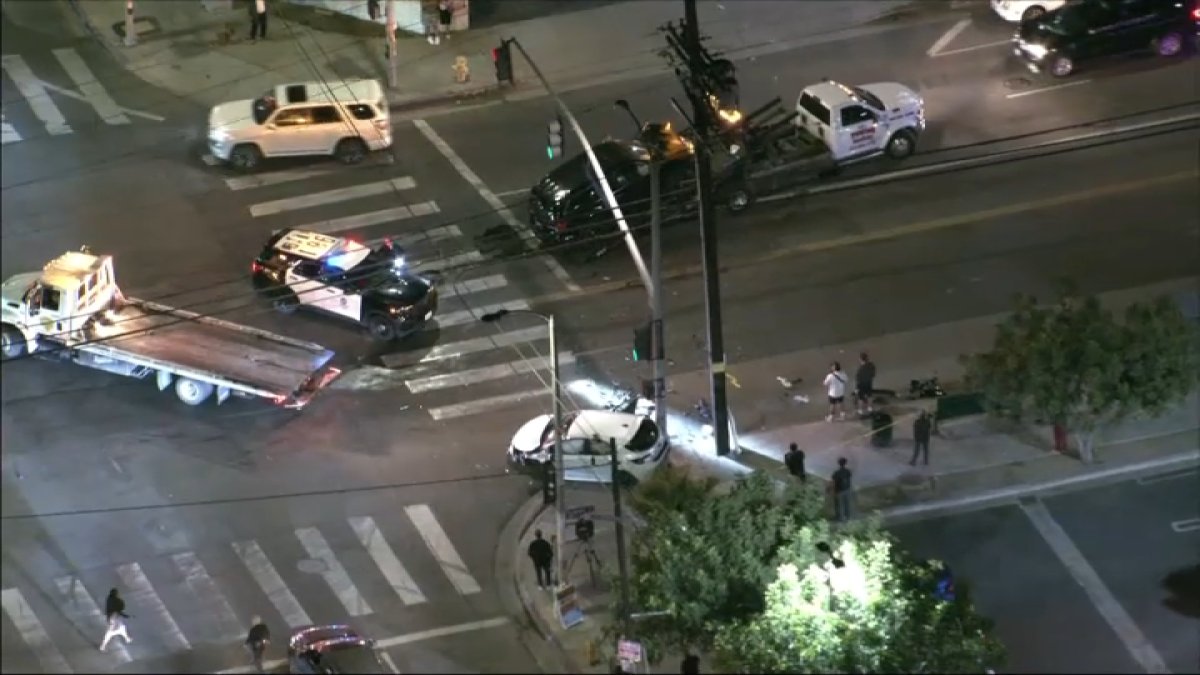 6 people hurt in Panorama City two-car crash – NBC Los Angeles