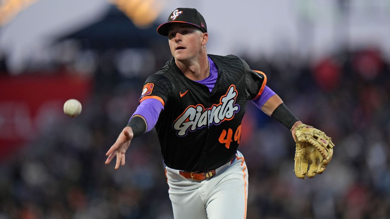 Dodgers deal for utilityman Fitzgerald, send cash to Jays