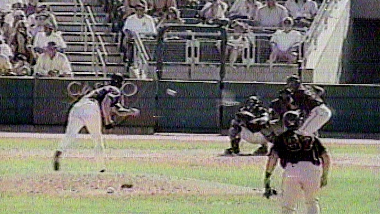 MLB 2026: Randy Johnson pitch strikes bird, 25 years later