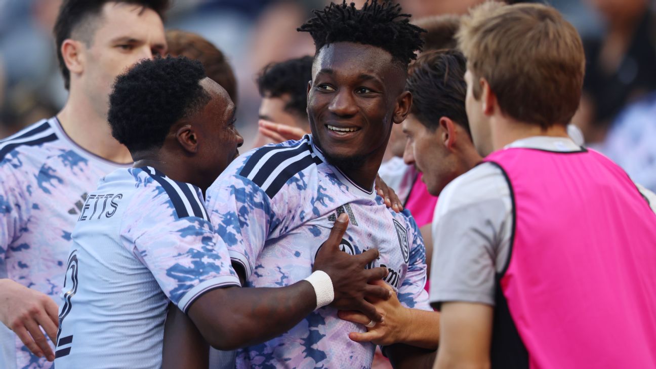 Ousseni Bouda scores twice as San Jose Earthquakes stun LAFC
