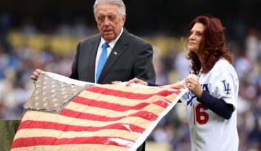 Dodgers honor Rick Monday's dramatic 1976 flag rescue