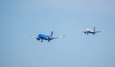 Aircraft on approach to San Francisco