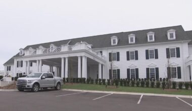 Oakland Hills Country Club celebrates reopening of clubhouse 4 years after fire