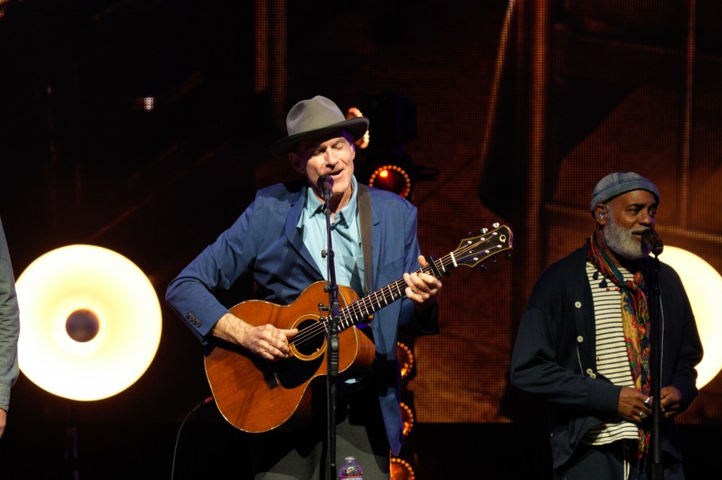 James Taylor shines anew at San Diego concert filled with welcome surprises – San Diego Union-Tribune