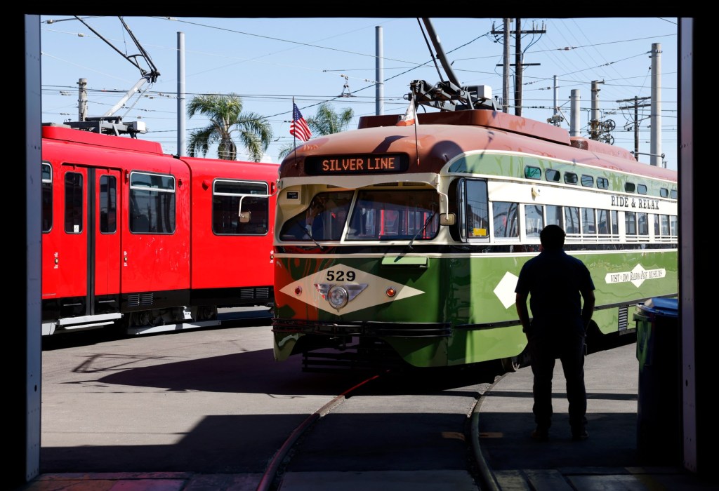 San Diego’s vintage trolley is a trip back in time for commuters and train buffs alike – San Diego Union-Tribune