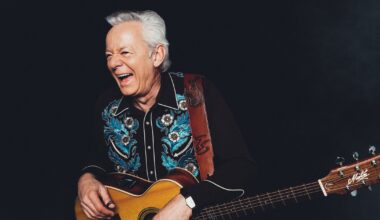 Australian guitar legend brings one man show to Sacramento