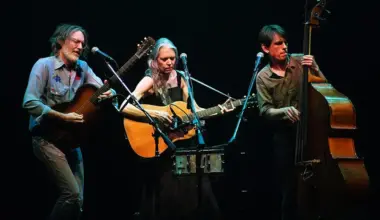 Gillian Welch and David Rawlings Bring Out Grahame Lesh in Oakland, Debut "Sugar Magnolia"