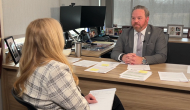 Official says Oakland County leaders refuse to meet on new sheriff contracts