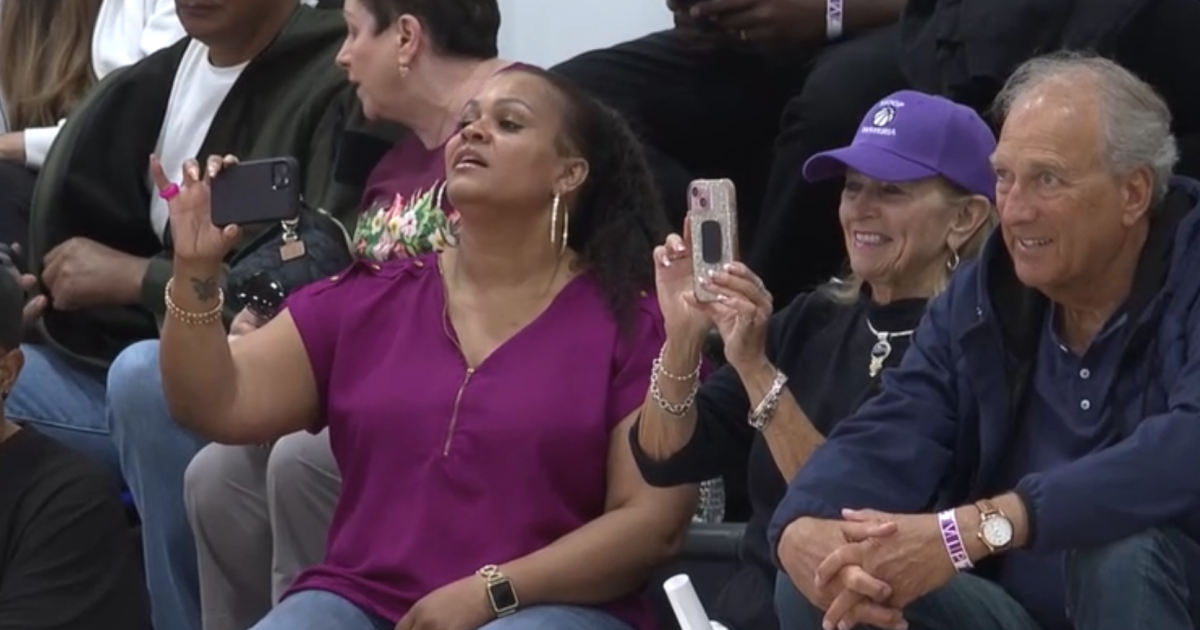 Hoop Hysteria basketball game raises funds for San Diego students