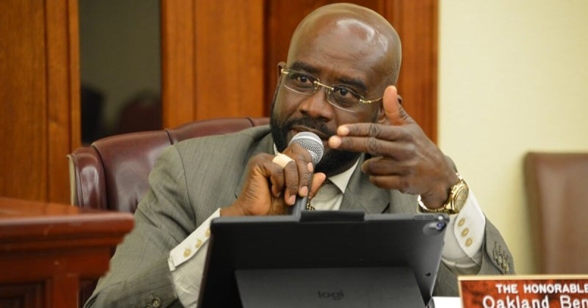 Ex-Sen. Oakland Benta picks up gubernatorial papers; Raymond Williams barred from seeking reelection