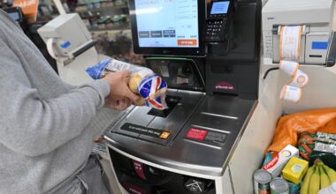 Santa Ana City Council to consider self-checkout staffing requirements