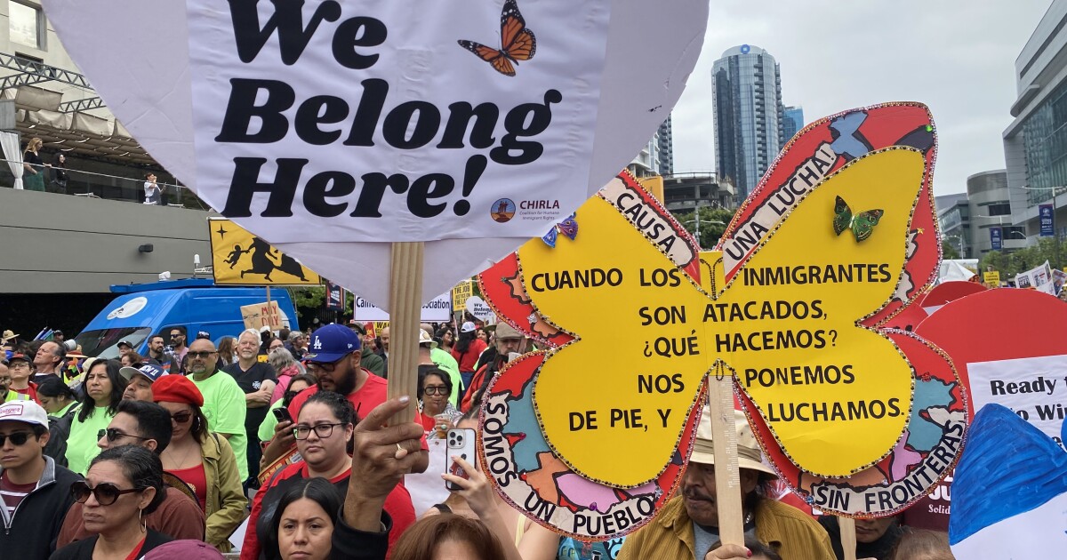 Advocates call for labor, immigrant protections this May Day: ‘solo el pueblo shuts it down’