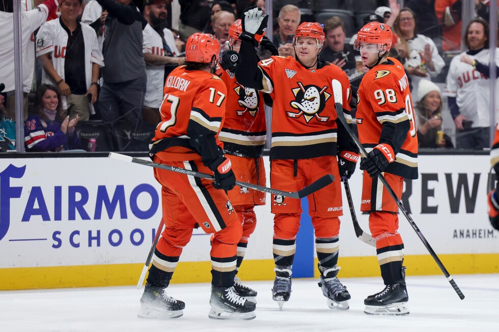 John Carlson's 1st hat trick of 17-year career sends Ducks past Sharks 6-1