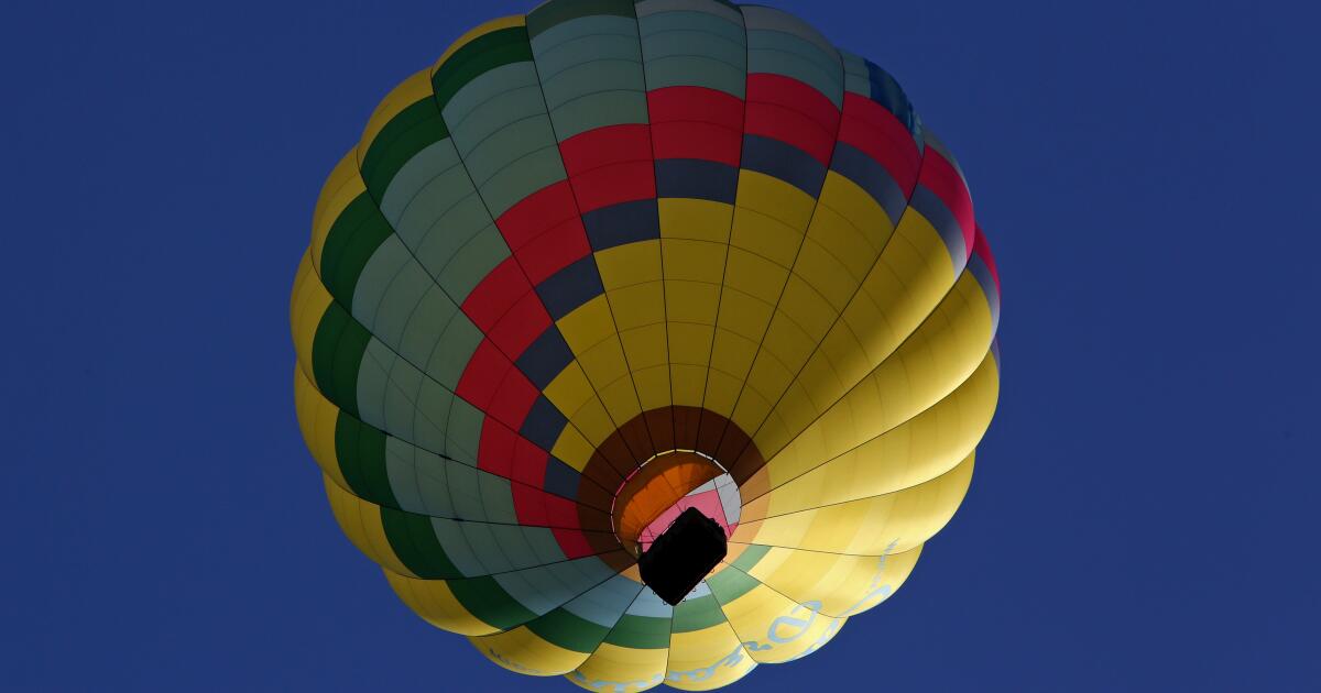 13 hot air balloon riders safe after emergency landing in Temecula yard