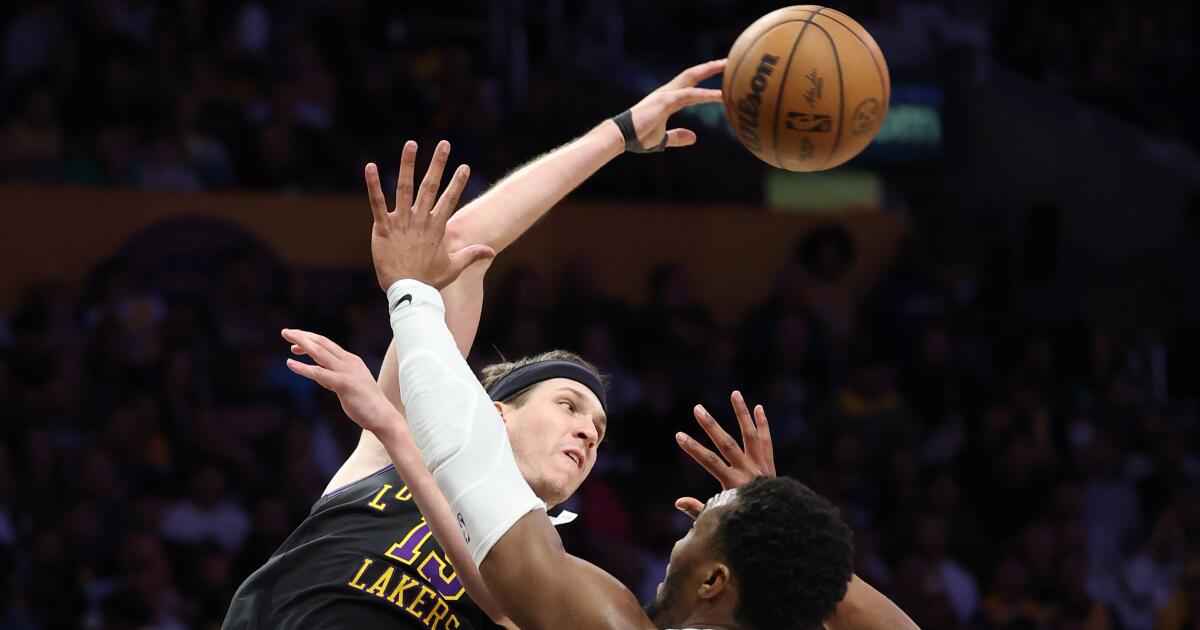 Lakers' Austin Reaves out for regular season with oblique strain