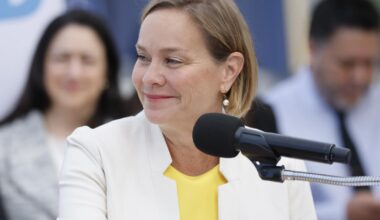 Park leads challenger Malik in fundraising for L.A.'s coastal council seat
