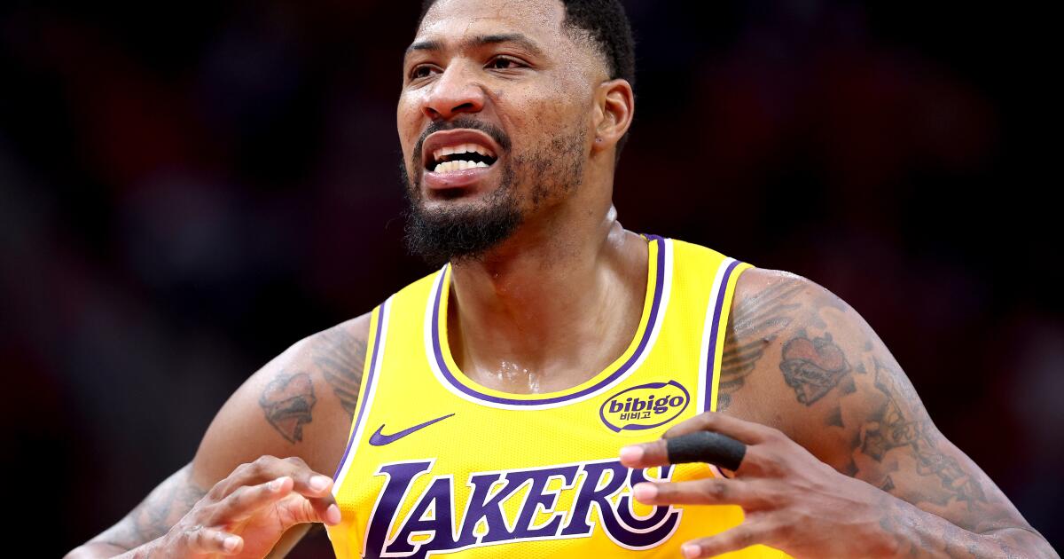 Lakers take commanding 3-0 lead over Rockets in playoff series
