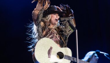 What Lainey Wilson did after the wind briefly shut down Stagecoach