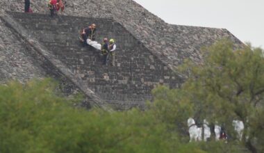 Gunman kills tourist, and 13 others are injured on Mexico's Teotihuacán pyramid