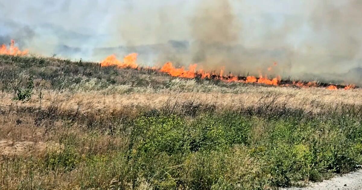 Two fires break out in Southern California in Santa Ana winds, triggering evacuations
