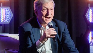 Billionaire candidate for California governor catching heat for past business interests, wealth