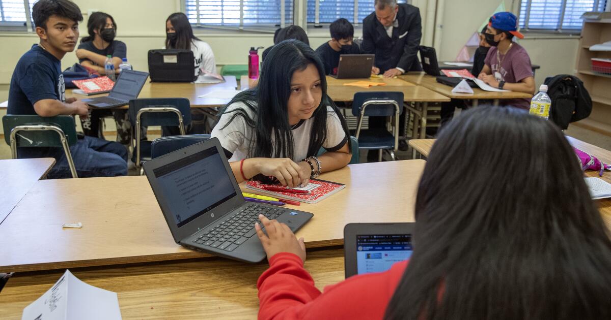 LAUSD to vote on restricting student screen time