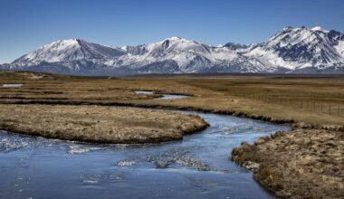Extreme heats leaves California mountains in a snow drought