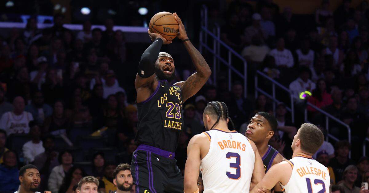 LeBron James and Lakers defeat Suns, stay in hunt for No. 3 seed