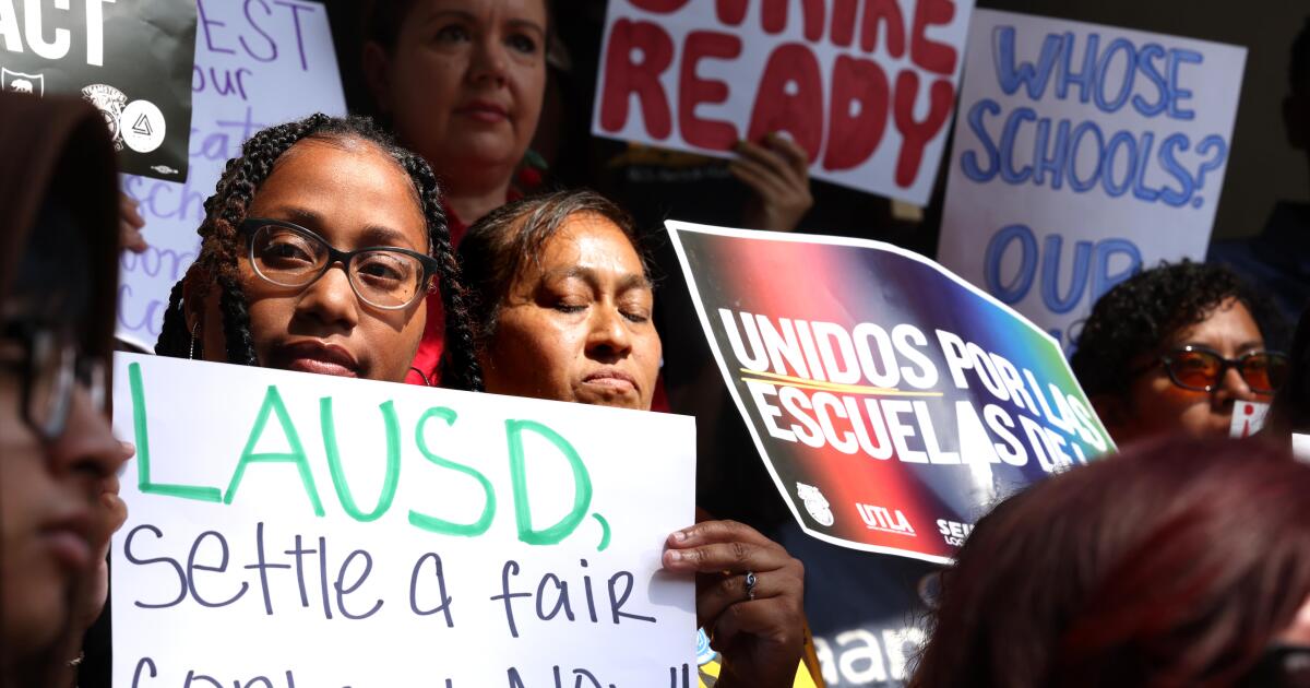 LAUSD and teachers union reach tentative agreement days before threatened strike