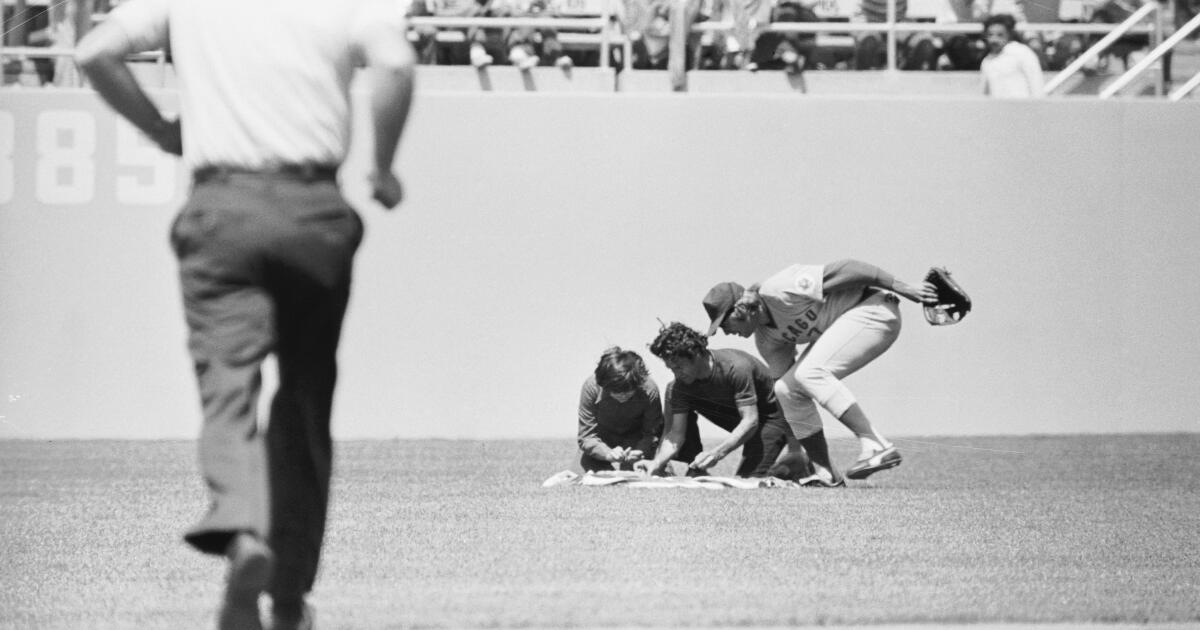 Rick Monday on saving the American flag: 'I get letters every week'