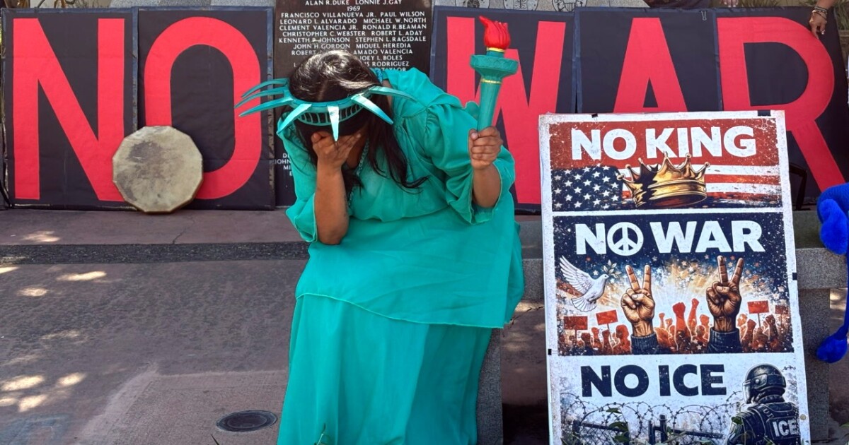 Bakersfield protesters hold silent demonstration against Iran war