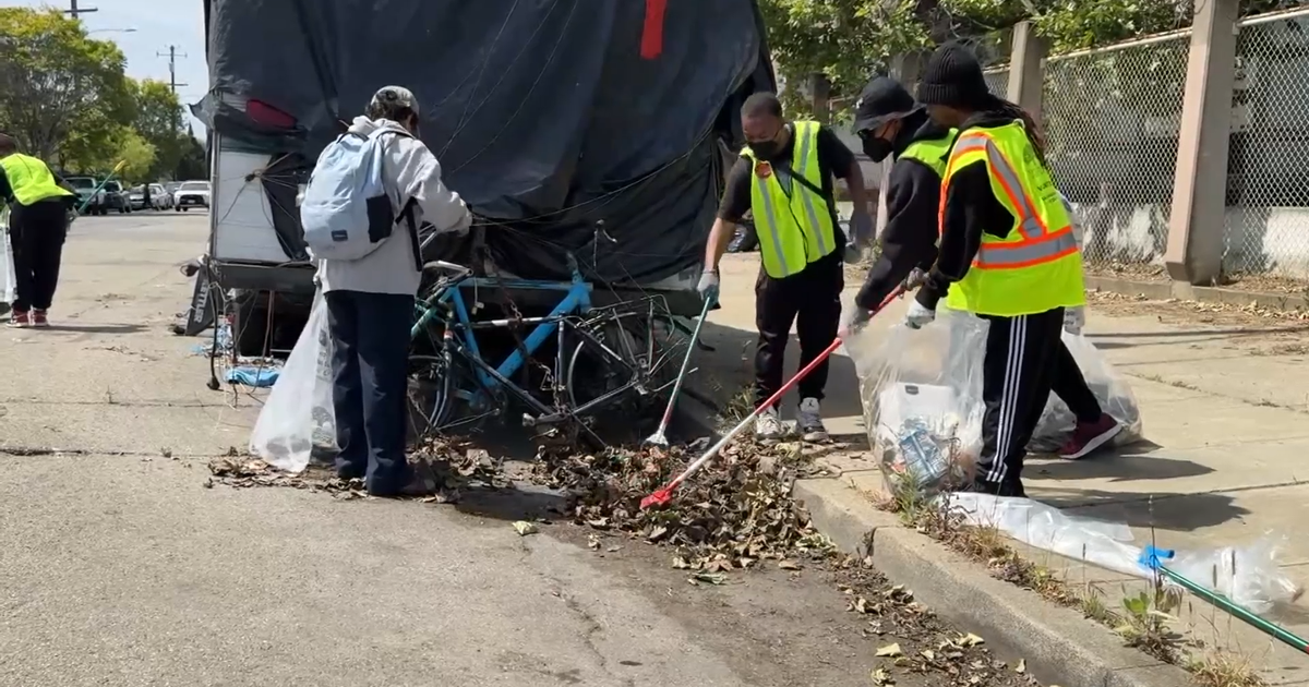 Volunteers in West Oakland kick off Earth Day early with 7th Street cleanup efforts