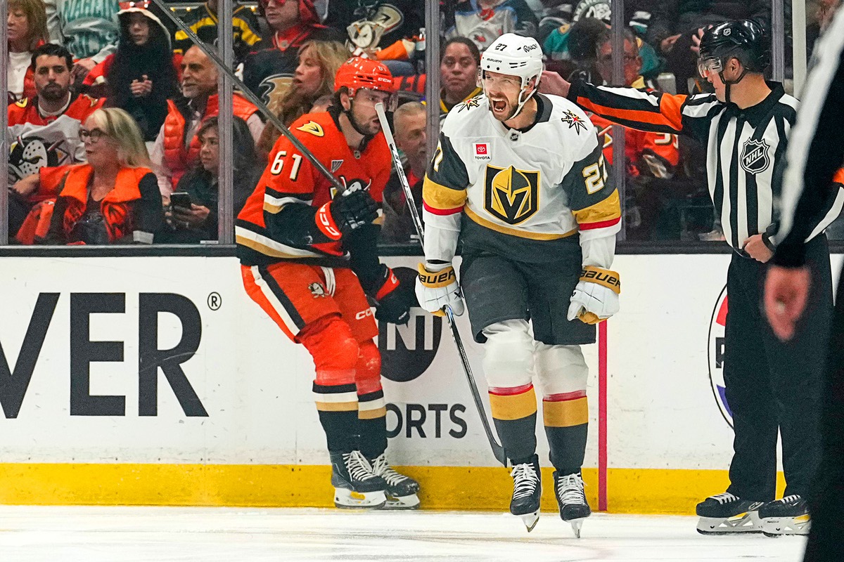 Golden Knights lived on their penalty kill before the Ducks finally made them pay -
Las Vegas Sun News