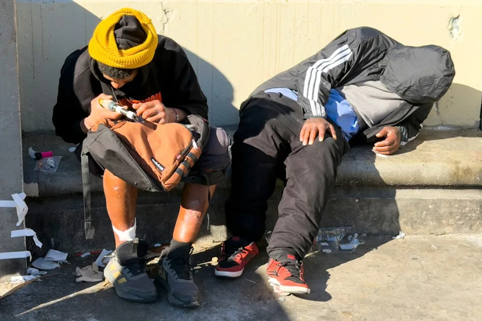 Homeless junkies in MacArthur Park Ringo Chiu