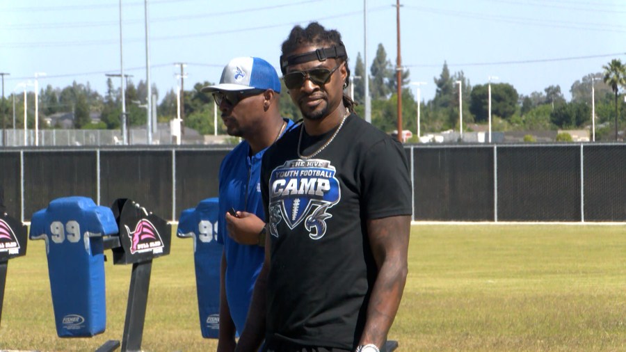 Bernard Berrian pitches in at the Hive Youth FB Camp in Fresno
