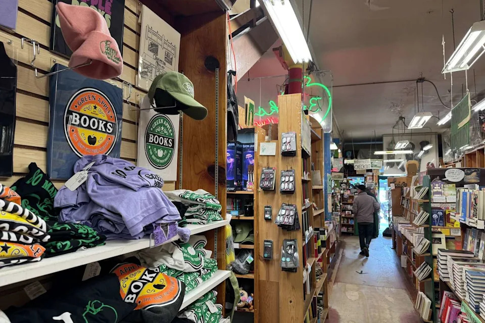 Zendaya visited Green Apple Books, Foggy Notion and Pasta Supply Co. during a low-key afternoon on San Francisco's Clement Street on Wednesday, May 27, 2026. (Aidin Vaziri/The Chronicle)