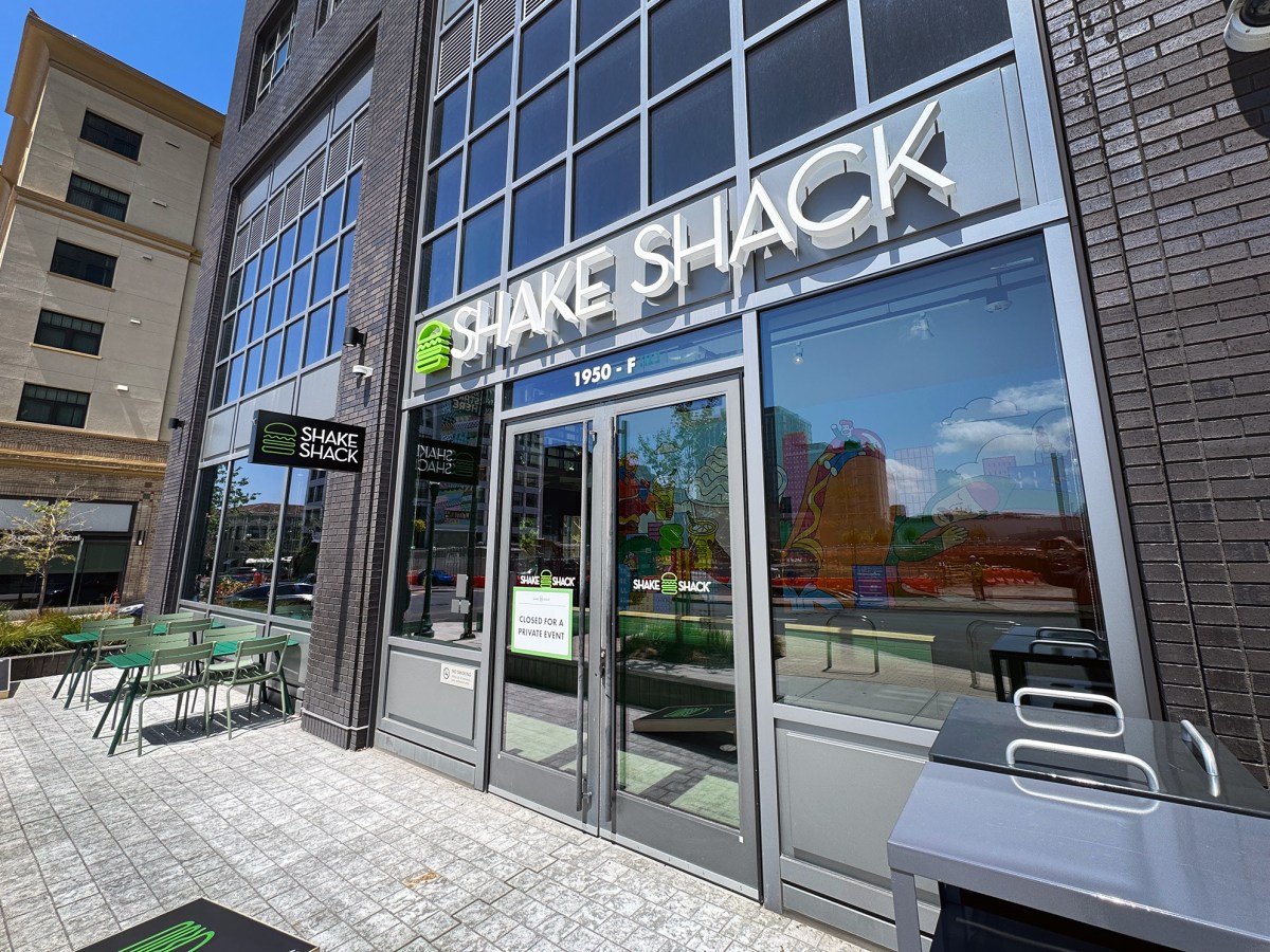 Shake Shack sizzles into downtown Berkeley; plus new bars now pouring in Albany and Oakland