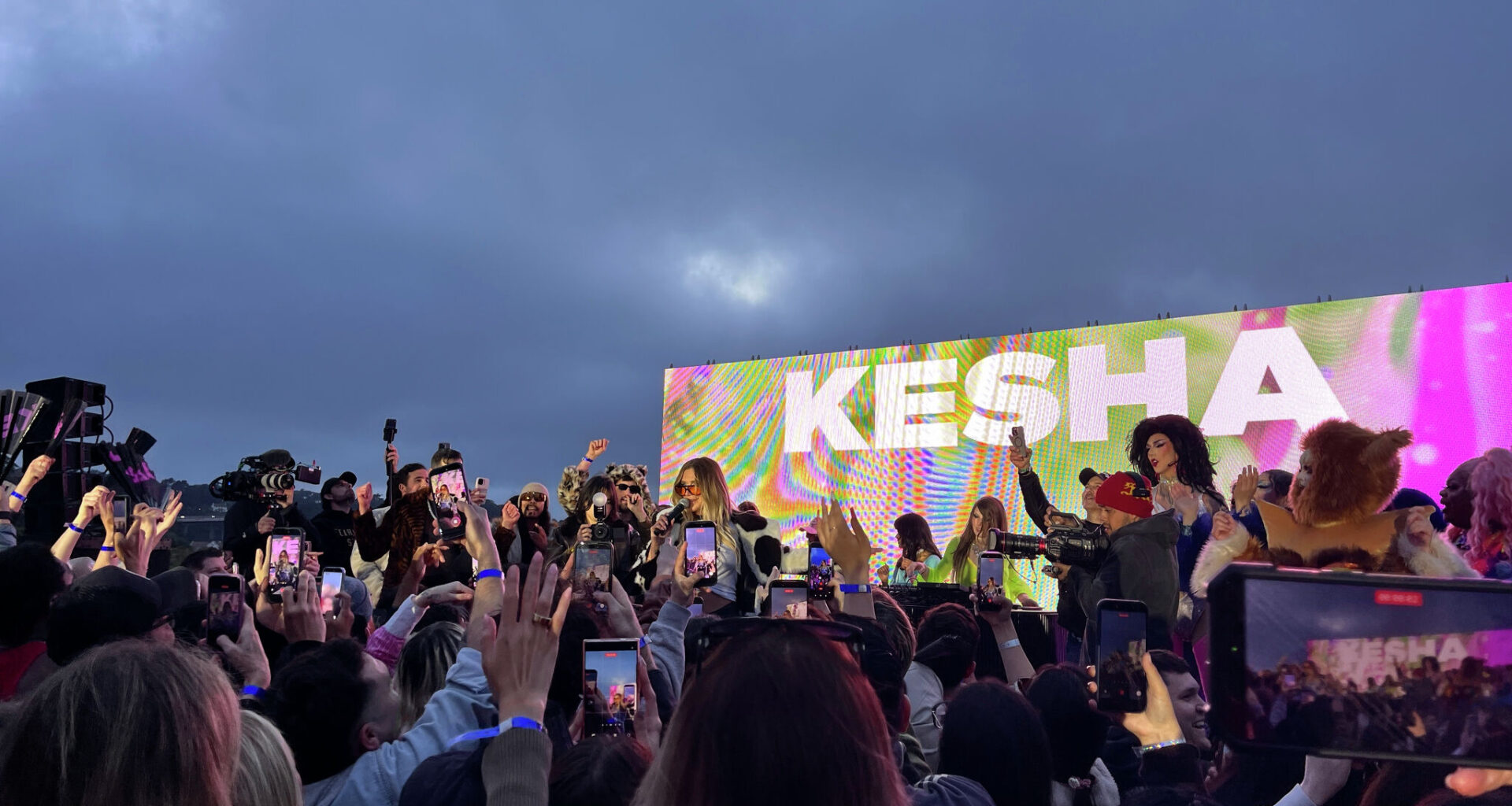 Kesha gives surprise performance at San Francisco park